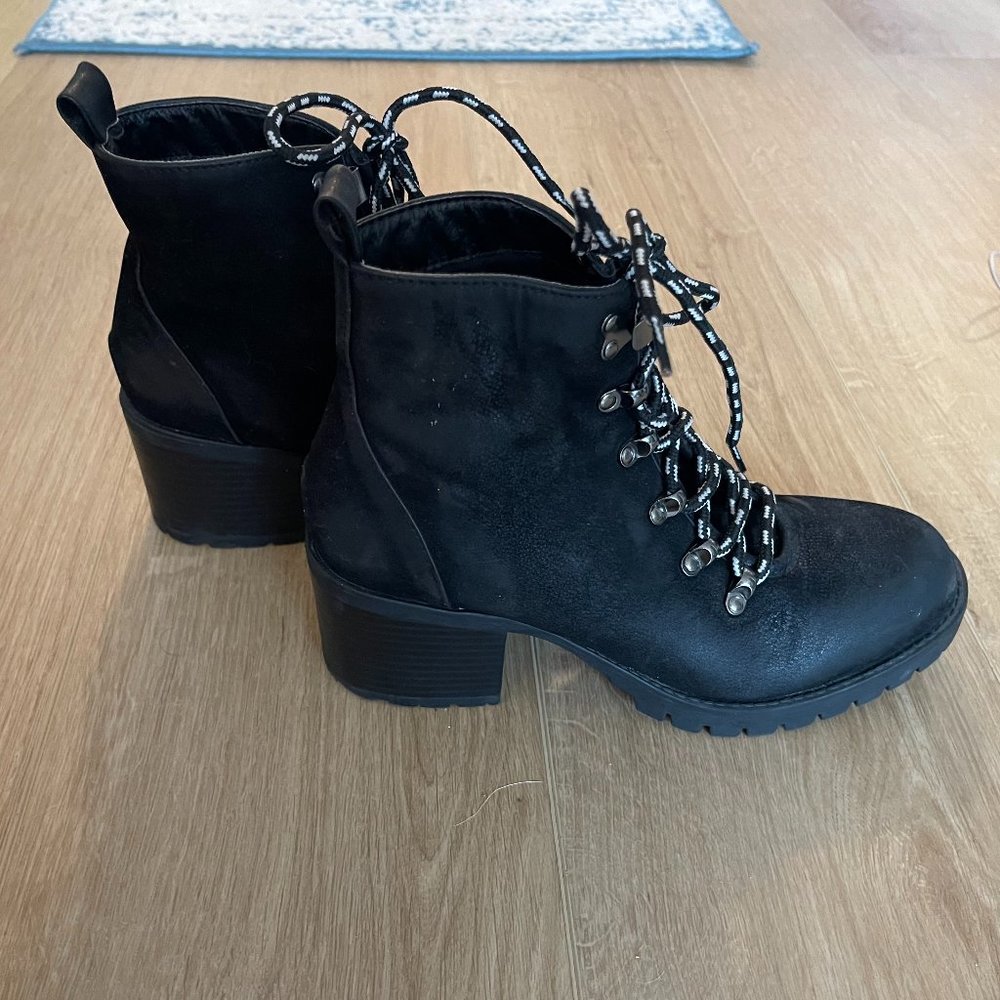 New Look - Black Suede Heeled Boots